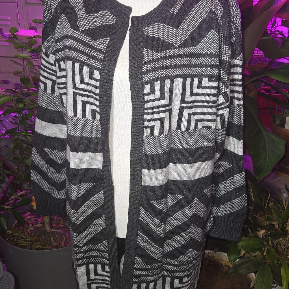 U-Knit Black and Gray Geometric Cardigan